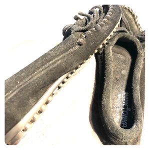 Minnetonka shoes size 6